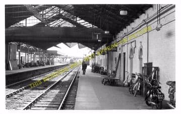 Bletchley Railway Station Photo. Leighton Buzzard - Milton Keynes. L&NWR (2)