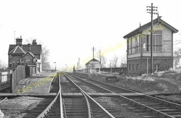 Blunham Railway Station Photo. Sandy - Willington. Bedford Line. L&NWR. (11)