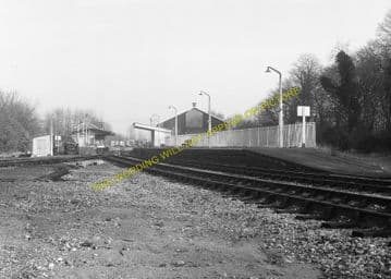 Bourne End Railway Station Photo. Wooburn Green to Cookham and Marlow Lines (13)