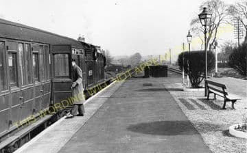 Bowes Park Railway Station Photo. Alexandra Palace - Palmers Green. GNR. (3)