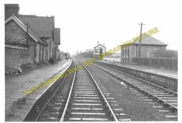 Brackley Town Railway Station Photo. Farthinghoe - Fulwell. Banbury Line. (13)