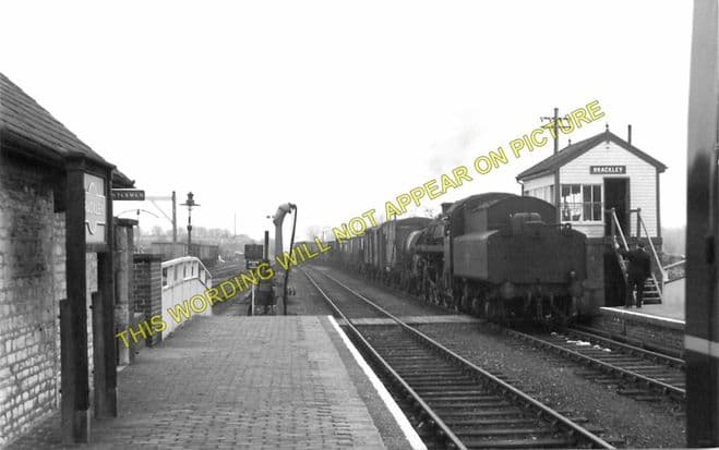 Brackley Town Railway Station Photo. Farthinghoe - Fulwell. Banbury Line. (4)