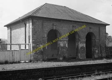 Brackley Town Railway Station Photo. Farthinghoe - Fulwell. Banbury Line. (5)