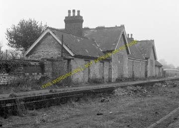 Brackley Town Railway Station Photo. Farthinghoe - Fulwell. Banbury Line. (6)
