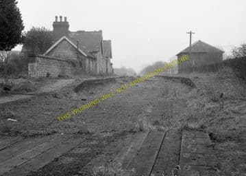 Brackley Town Railway Station Photo. Farthinghoe - Fulwell. Banbury Line. (9)
