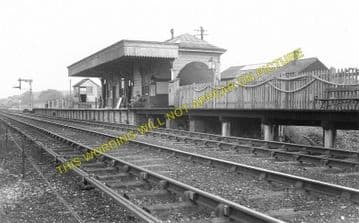 Braunston London Road Railway Station Photo. Daventry - Flecknoe. L&NWR. (1)..