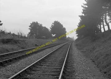 Broadway Railway Station Photo. Laverton - Willersey. Toddington Line. (5)