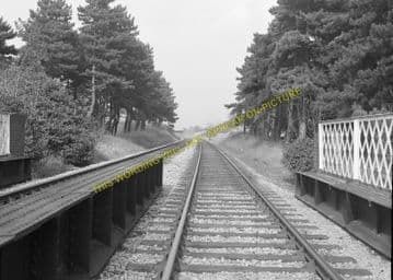 Broadway Railway Station Photo. Laverton - Willersey. Toddington Line. (6)