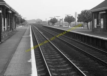 Brookmans Park Railway Station Photo. Potters Bar - Hatfield. Barnet Line. (11)