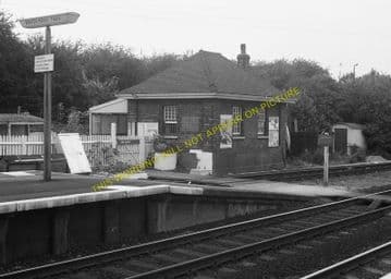 Brookmans Park Railway Station Photo. Potters Bar - Hatfield. Barnet Line. (14)