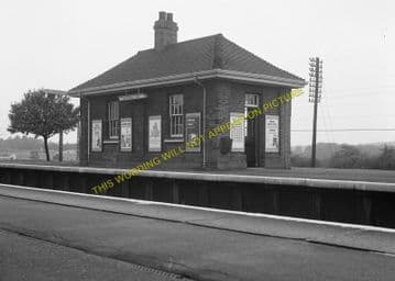 Brookmans Park Railway Station Photo. Potters Bar - Hatfield. Barnet Line. (15)
