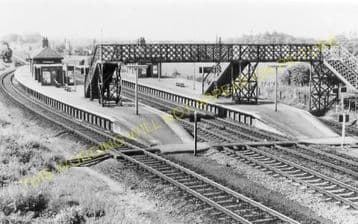 Brookmans Park Railway Station Photo. Potters Bar - Hatfield. Barnet Line. (16)