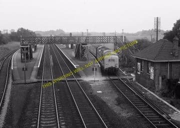 Brookmans Park Railway Station Photo. Potters Bar - Hatfield. Barnet Line. (2)