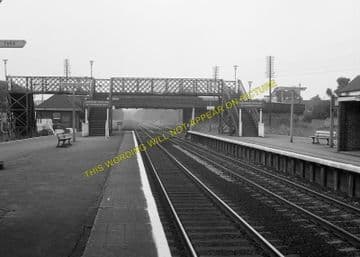 Brookmans Park Railway Station Photo. Potters Bar - Hatfield. Barnet Line. (5)