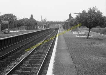 Brookmans Park Railway Station Photo. Potters Bar - Hatfield. Barnet Line. (9)