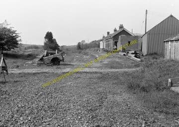 Brynkir Railway Station Photo. Ynys - Pant Glas. Afonwen to Carnarvon. L&NWR (6)