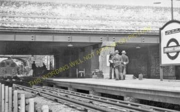 Burnt Oak Underground Railway Station Photo. Edgware - Collindale. (4).