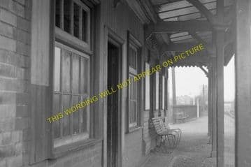 Caergwrle Castle Railway Station Photo. Cefn-y-Bedd - Hope Village. GCR. (5)