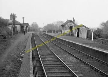 Caergwrle Castle Railway Station Photo. Cefn-y-Bedd - Hope Village. GCR. (9)