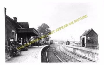 Carisbrooke Railway Station Photo. Newport - Calbourne. Freshwater Line. (1)
