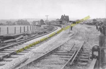 Carisbrooke Railway Station Photo. Newport - Calbourne. Freshwater Line. (2)