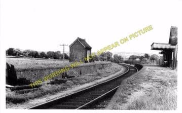 Carisbrooke Railway Station Photo. Newport - Calbourne. Freshwater Line. (4)