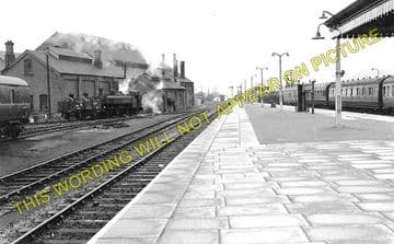 Carmarthen Railway Station Photo. Great Western Railway. (2)