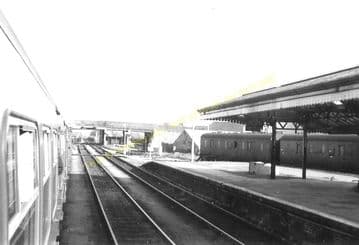 Carmarthen Railway Station Photo. Great Western Railway. (8)