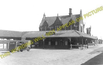 Carnarvon Railway Station Photo. Bangor - Dinas Junction. L&NWR. (1)