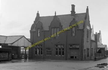 Carnarvon Railway Station Photo. Bangor - Dinas Junction. L&NWR. (14)
