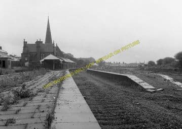 Carnarvon Railway Station Photo. Bangor - Dinas Junction. L&NWR. (18)