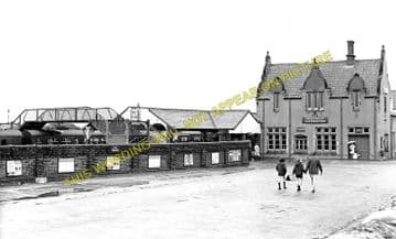 Carnarvon Railway Station Photo. Bangor - Dinas Junction. L&NWR. (2)