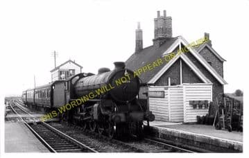 Castle Ashby & Earls Barton Railway Station Photo. Northampton Line. (2)