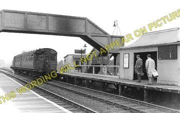 Castle Bar Park Railway Station Photo. West Ealing to Greenford & Perivale. (1)