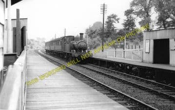 Castle Bar Park Railway Station Photo. West Ealing to Greenford & Perivale. (2)