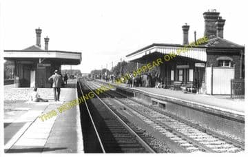 Cholsey & Moulsford Railway Station Photo. Goring - Didcot Line. (1)