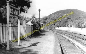 Conwil Railway Station Photo. Bronwydd Arms - Llanpumpsaint. Carmarthen Line (1)
