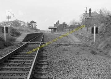Corton Railway Station Photo. Lowestoft - Hopton. Great Yarmouth Line. (8)