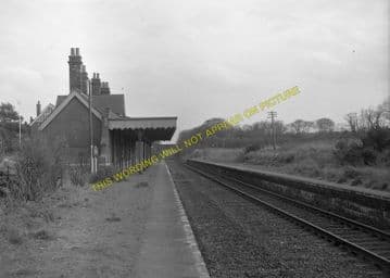 Corton Railway Station Photo. Lowestoft - Hopton. Great Yarmouth Line. (9)