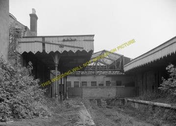Cowes Railway Station Photo. Newport Line. Isle of Wight. (13)
