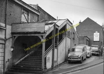 Cowes Railway Station Photo. Newport Line. Isle of Wight. (15)