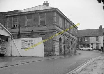 Cowes Railway Station Photo. Newport Line. Isle of Wight. (16)