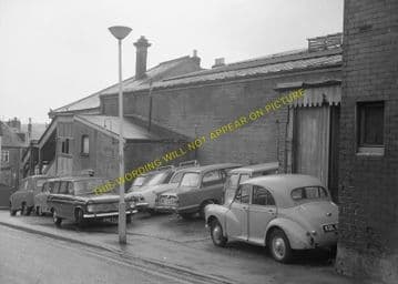 Cowes Railway Station Photo. Newport Line. Isle of Wight. (17)