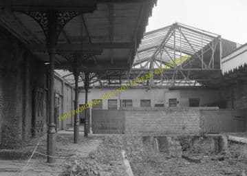 Cowes Railway Station Photo. Newport Line. Isle of Wight. (21)