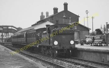 Cowes Railway Station Photo. Newport Line. Isle of Wight. (24)