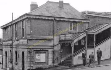 Cowes Railway Station Photo. Newport Line. Isle of Wight. (26)