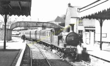 Cowes Railway Station Photo. Newport Line. Isle of Wight. (31)