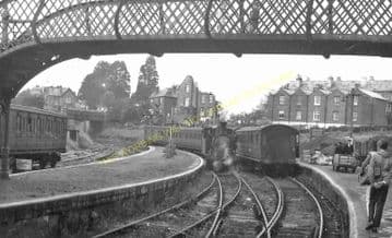 Cowes Railway Station Photo. Newport Line. Isle of Wight. (32)