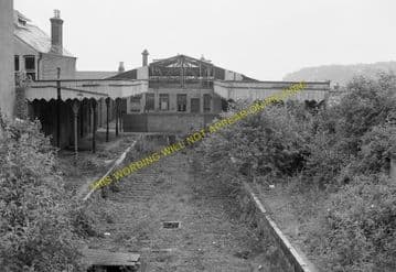 Cowes Railway Station Photo. Newport Line. Isle of Wight. (7)