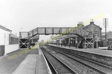 Dunfermline Upper Railway Station Photo. Halbeath - Oakley. North British. (2)